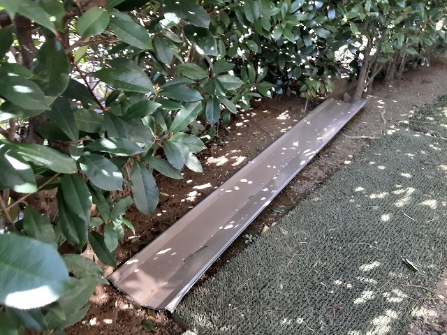 飛散した棟板金